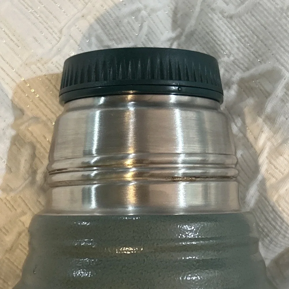 VTG Stanley Green Vacuum Thermos  W/ Stopper & Cup 1.1 Quart EN 12546-1 USA‎ - Picture 7 of 9